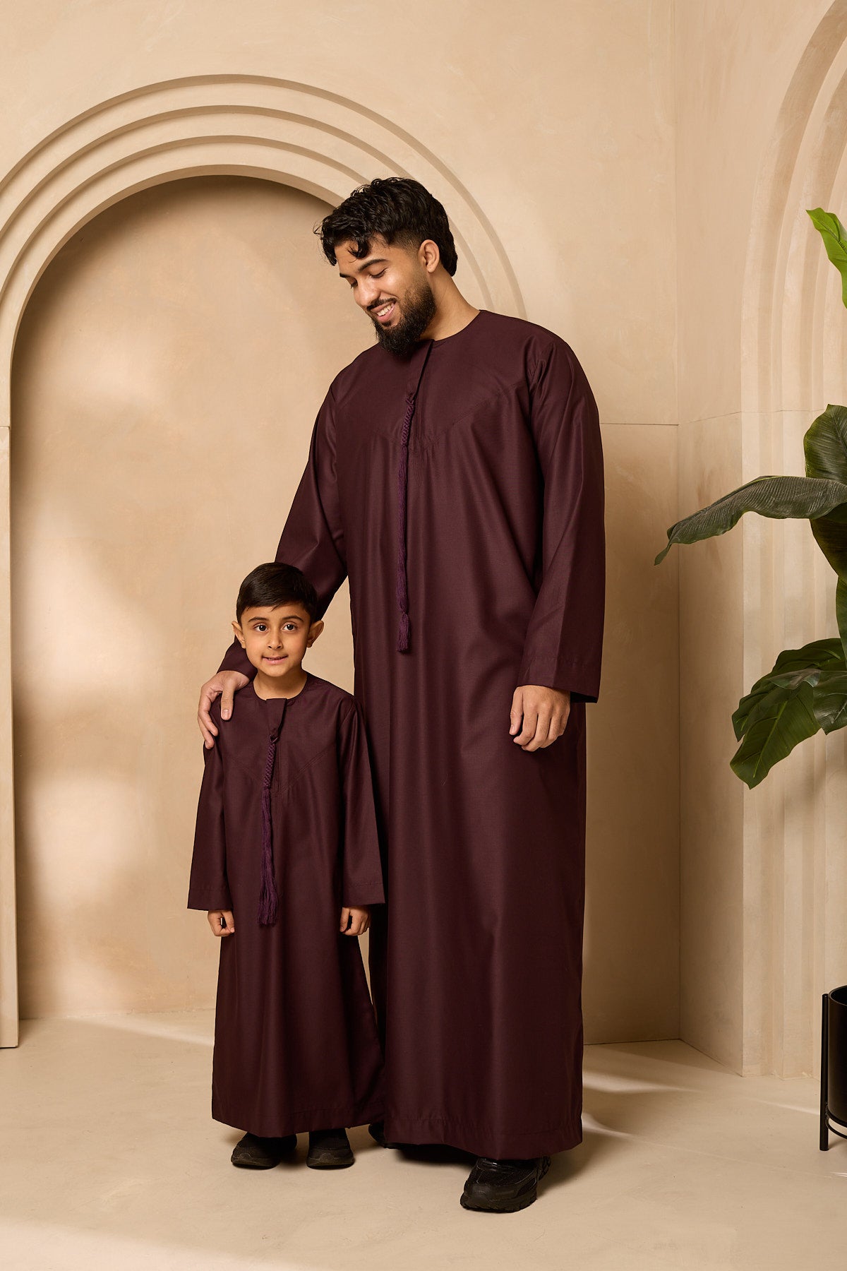 Emirati Thobe plum