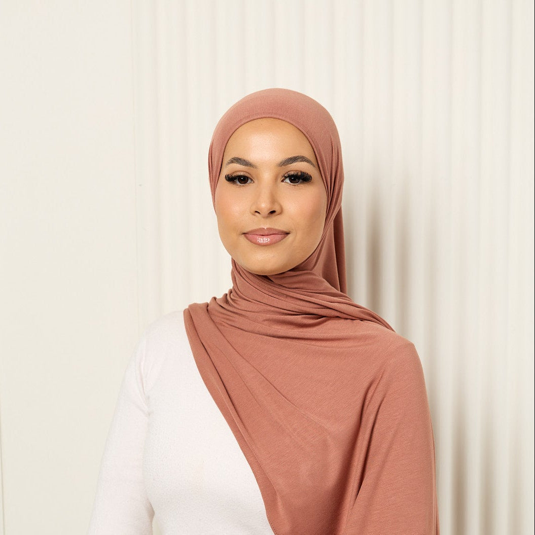 The Best Hijab Fabric for Sensitive Skin, and What to Avoid