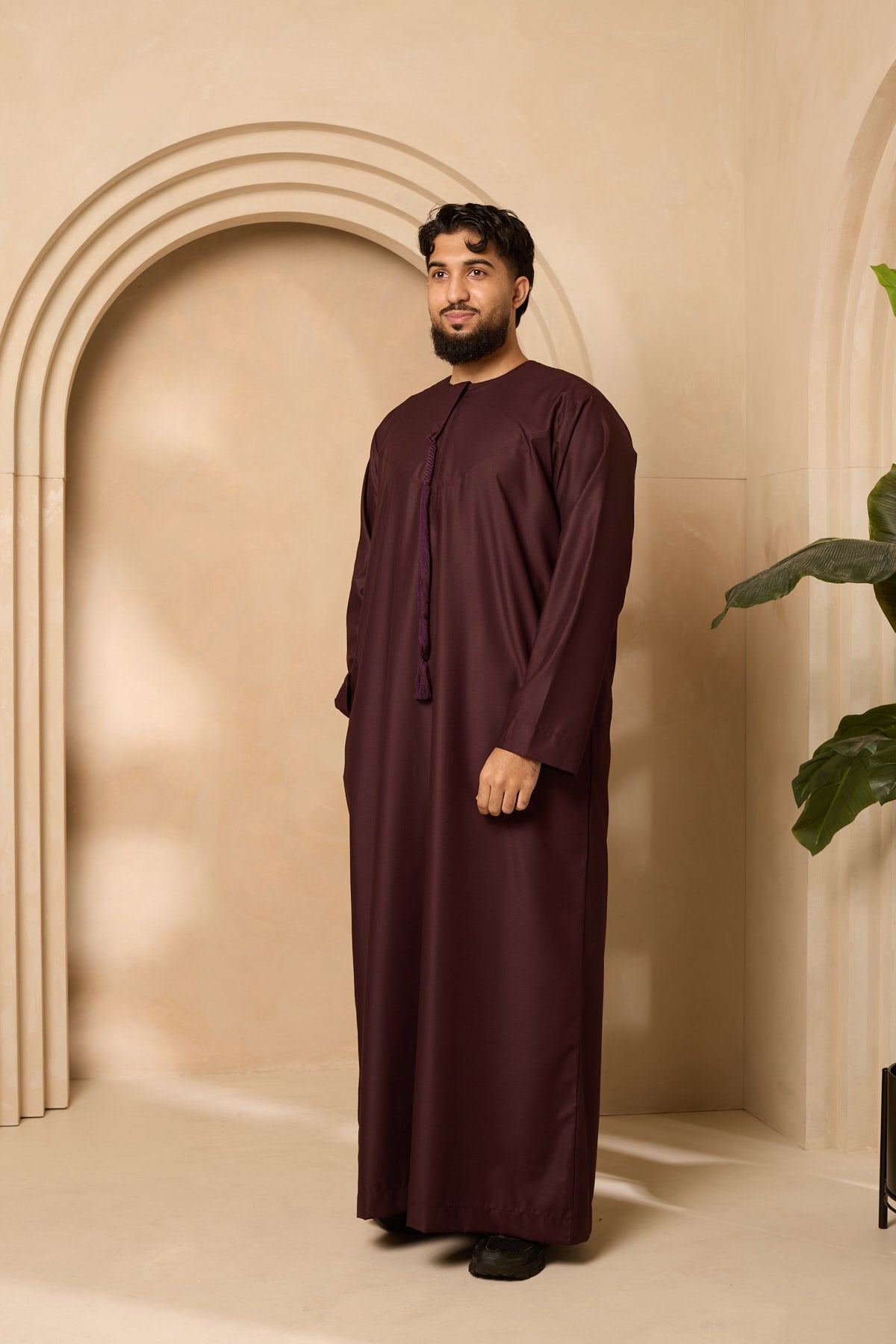 Emirati Thobe plum